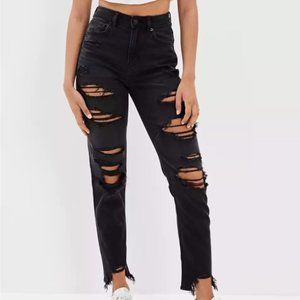 American eagle women’s mom jeans black wash distressed ripped denim fry hem sz10